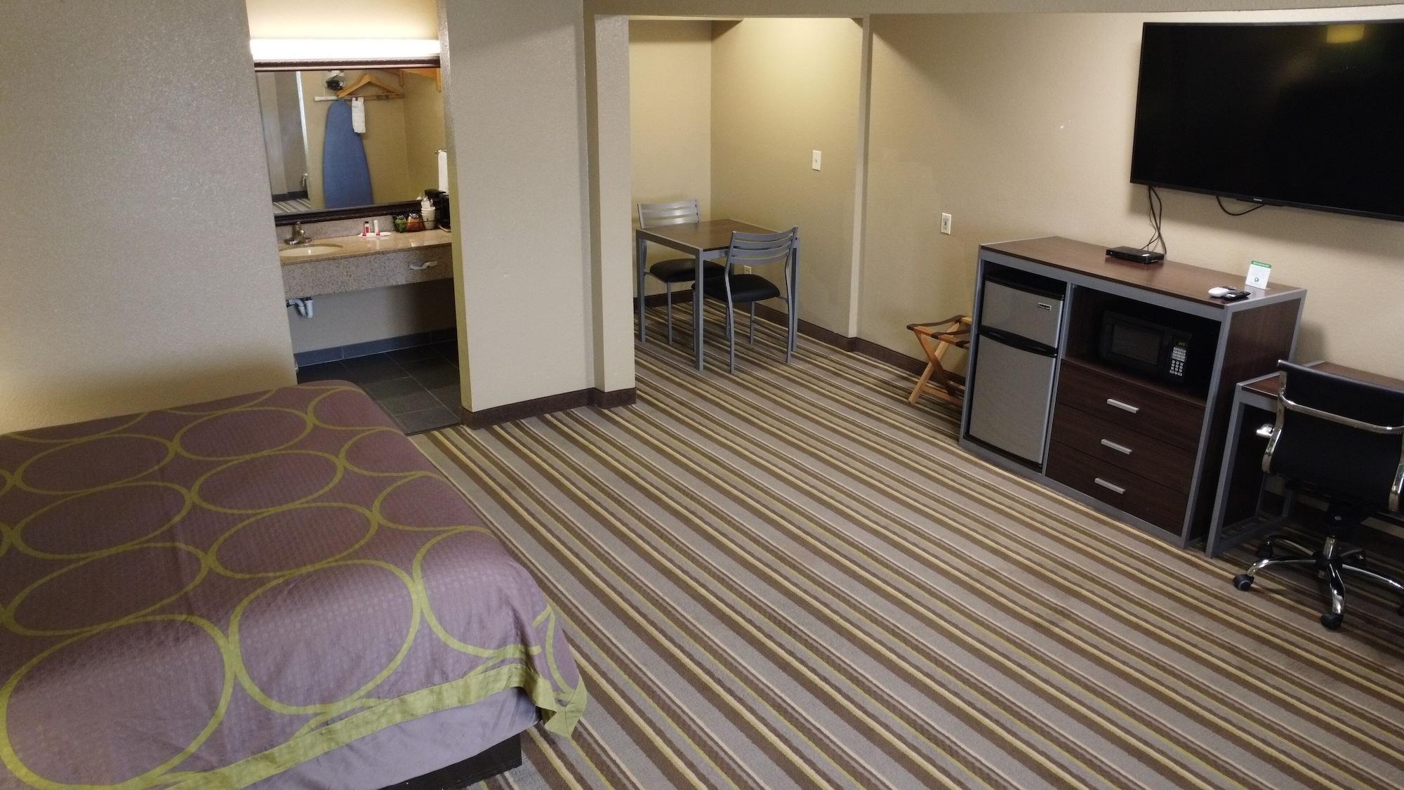 Super 8 By Wyndham Motel