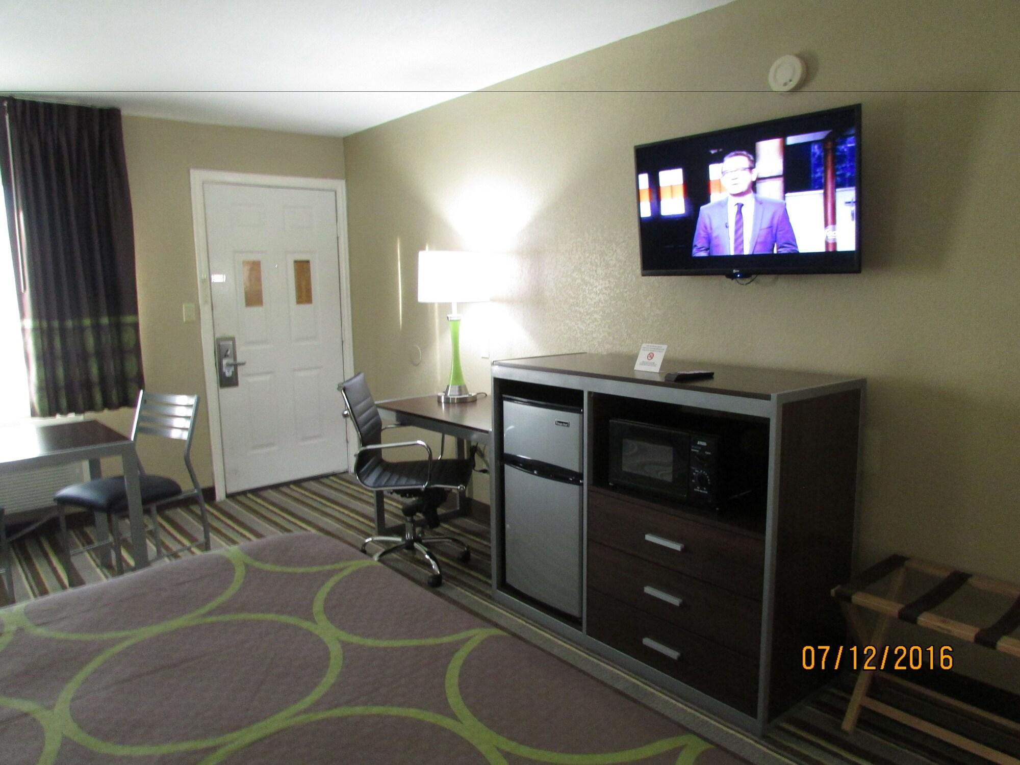 Super 8 By Wyndham Motel 2*
